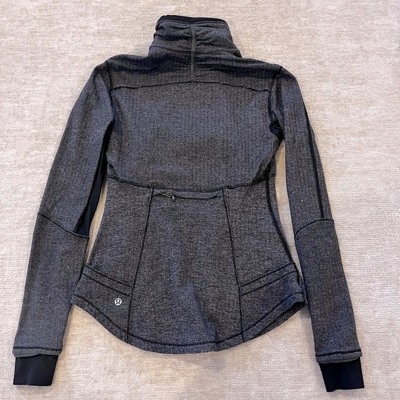 Lululemon Base Runner 1/2 Zip
Heathered Herringbone Heathered Black W3B82S
Sz 8 - Picture 7 of 8